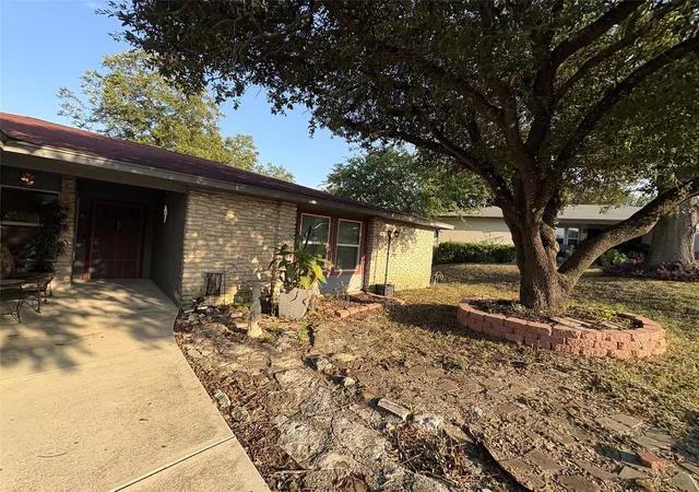 Photo 2 of Single family home for sale at 1006 Wisteria Cir, Austin, TX 78753 | MLS# 7941573 | Listing updated on 2026-09-08