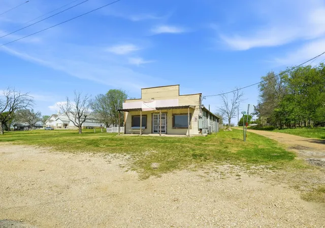 Photo 1 of House for sale at 110 County Rd 421, Thorndale, TX 76577 | MLS# 7126306 | Listing updated on 2026-03-31