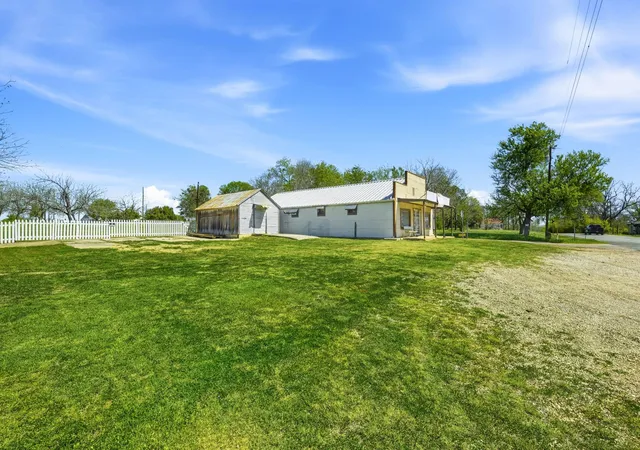 Photo 3 of House for sale at 110 County Rd 421, Thorndale, TX 76577 | MLS# 7126306 | Listing updated on 2026-03-31
