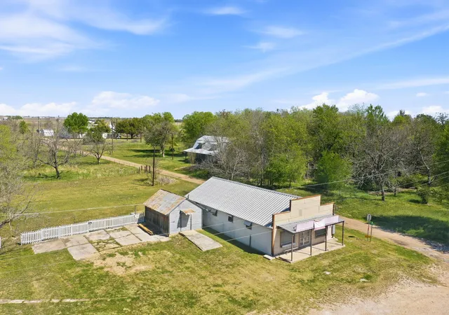 Photo 4 of House for sale at 110 County Rd 421, Thorndale, TX 76577 | MLS# 7126306 | Listing updated on 2026-03-31