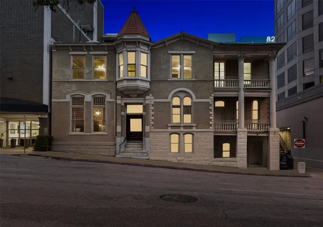 2nd image of 109 E 10th St, Austin, TX 78701 | MLS# 1682844