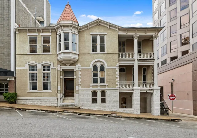 1st image of 109 E 10th St, Austin, TX 78701 | MLS# 1682844