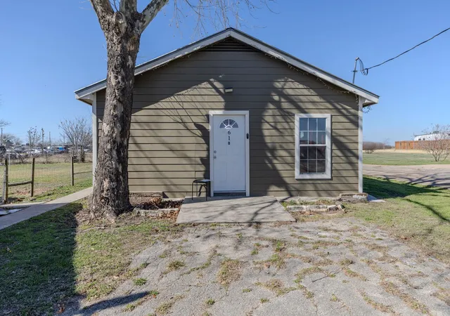 Photo 3 of Single family home for sale at 61 Family Cir, Hutto, TX 78634 | MLS# 5901151 | Listing updated on 2026-09-09