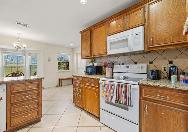 Photo 4 of Single family home for sale at 61 Family Cir, Hutto, TX 78634 | MLS# 5901151 | Listing updated on 2026-09-09
