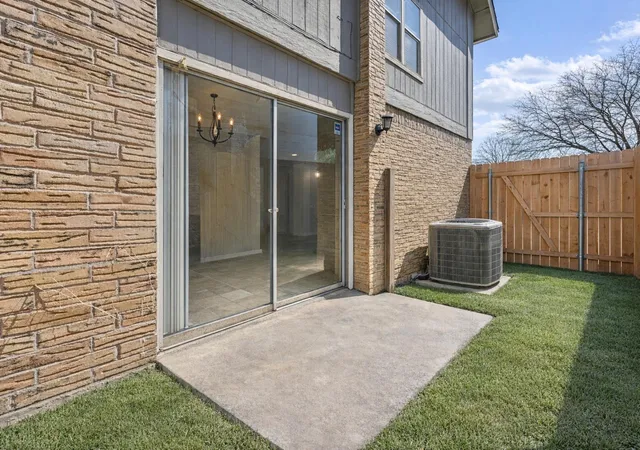 2nd image of 1210 Southport Dr, Austin, TX 78704 | MLS# 5306152