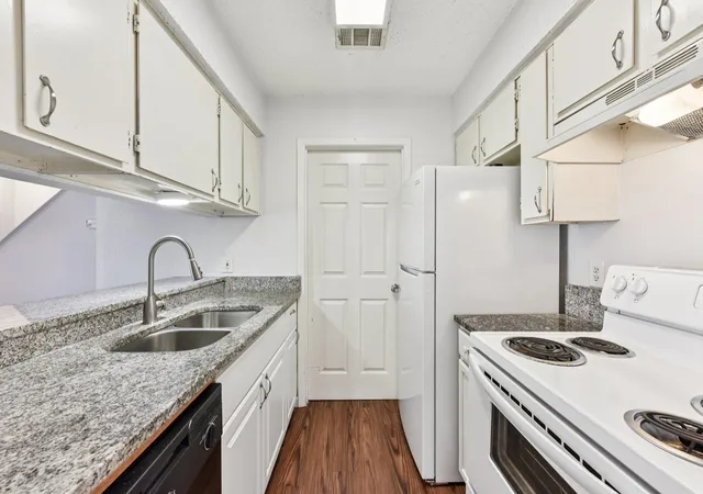 3rd image of 1210 Southport Dr, Austin, TX 78704 | MLS# 5306152