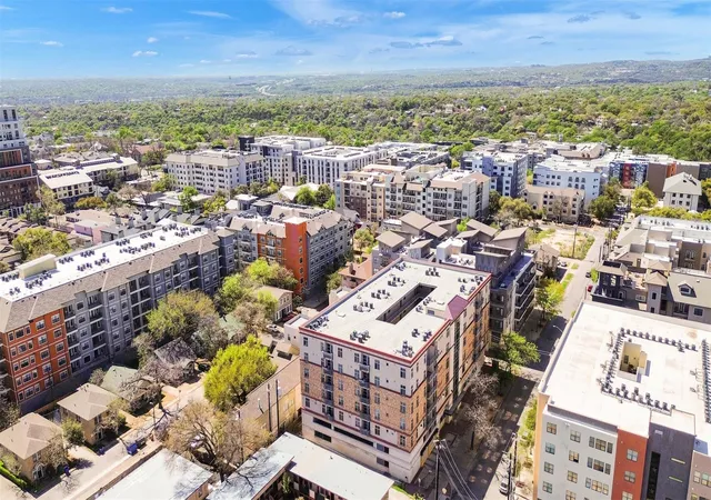 2nd image of 711 W 26Th St, Austin, TX 78705