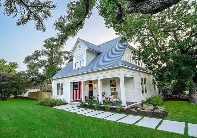 1st image of 416 Avenue E, Marble Falls, TX 78654 | MLS# 2765092