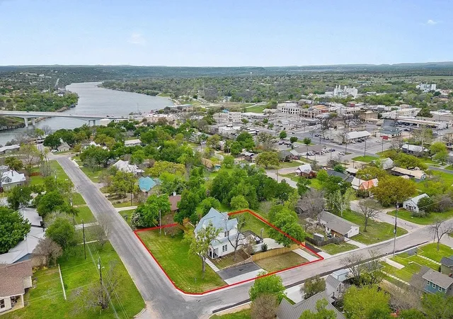30th image of 416 Avenue E, Marble Falls, TX 78654 | MLS# 2765092