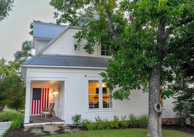 Photo 3 of Single family home for sale at 416 Avenue E, Marble Falls, TX 78654 | MLS# 2765092 | Listing updated on 2026-08-20