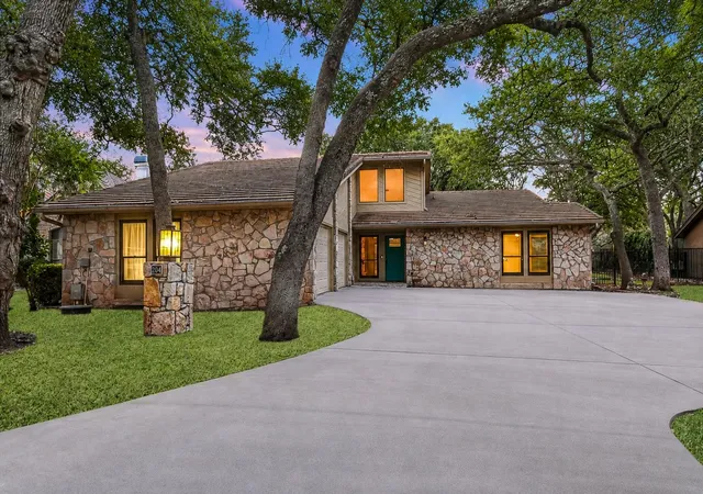 1st image of 204 Blue Ground, Horseshoe Bay, TX 78657 | MLS# 1952282