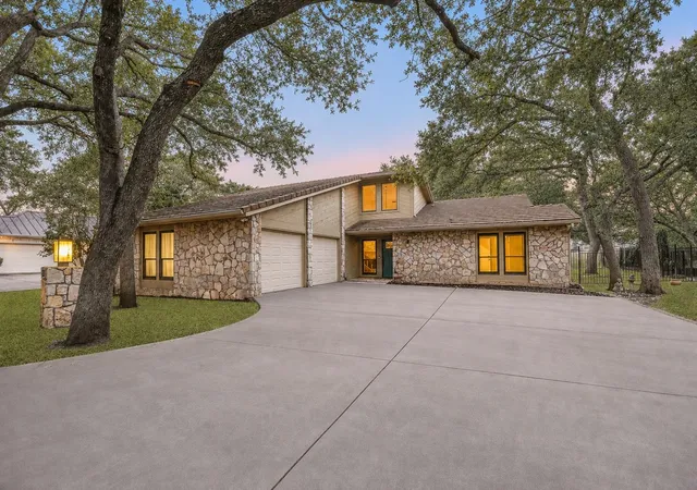 27th image of 204 Blue Ground, Horseshoe Bay, TX 78657 | MLS# 1952282