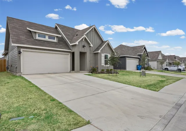 2nd image of 421 Lancebill Dr, Lockhart, TX 78644 | MLS# 3684967
