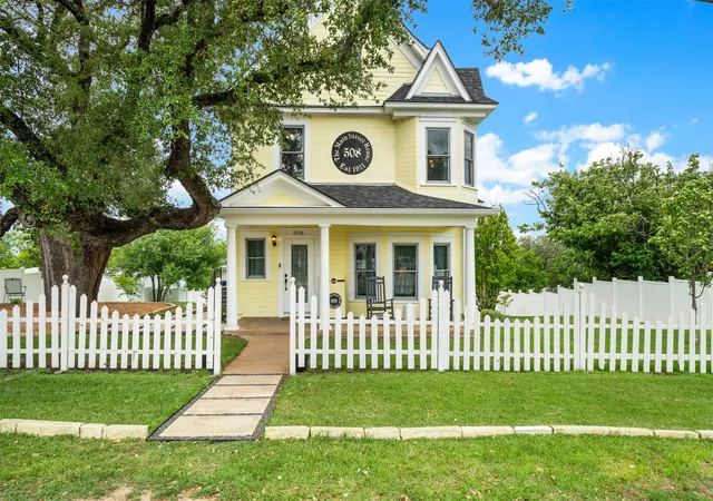 2nd image of 508 Main St, Marble Falls, TX 78654 | MLS# 1581896