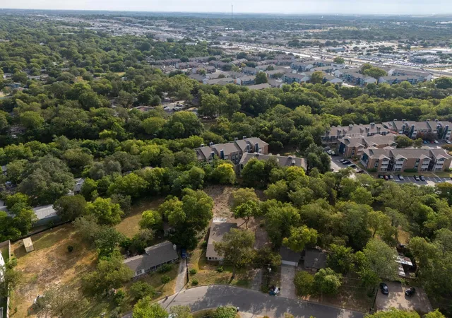4th image of 300 Pecan Dr, Austin, TX 78753 | MLS# 4822132