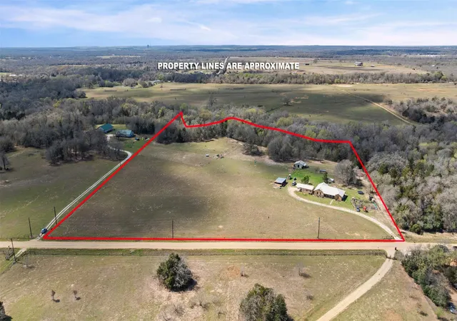 2nd image of 1102 Fairview Dr, Rockdale, TX 76567 | MLS# 3586019