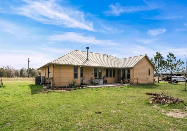 Photo 4 of Sale Pending at 1102 Fairview Dr, Rockdale, TX 76567 | MLS# 3586019 | Listing updated on 2026-08-27