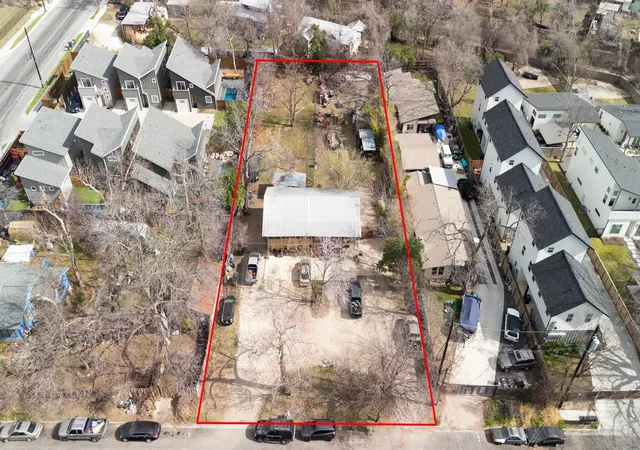 3rd image of 4608 Prock Ln, Austin, TX 78721 | MLS# 8287067