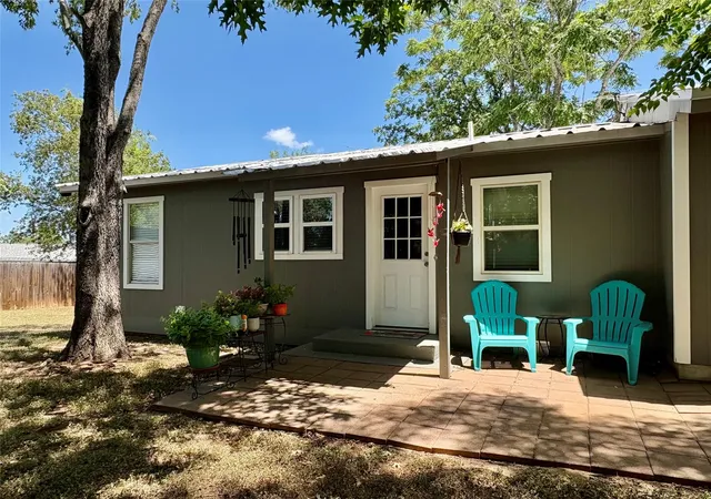 Photo 3 of Single family home for sale at 503 E Bluebonnet Ln, Johnson City, TX 78636 | MLS# 1949935 | Listing updated on 2026-08-14