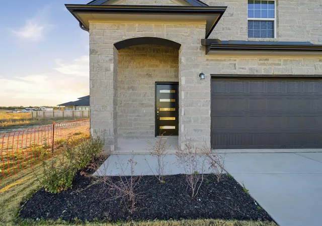 Photo 2 of Single family home for sale at 112 Vandervoort Way, Jarrell, TX 76537 | MLS# 3645697 | Listing updated on 2026-05-11
