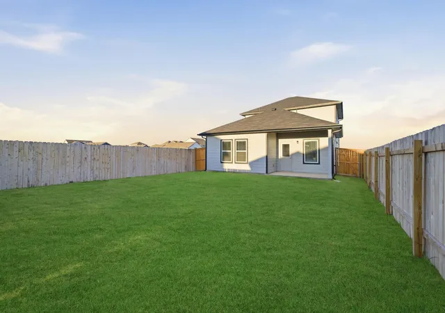 Photo 4 of Single family home for sale at 112 Vandervoort Way, Jarrell, TX 76537 | MLS# 3645697 | Listing updated on 2026-05-11