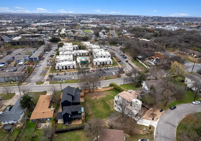 4th image of 1715 Sylvan Dr, Austin, TX 78741 | MLS# 2996988