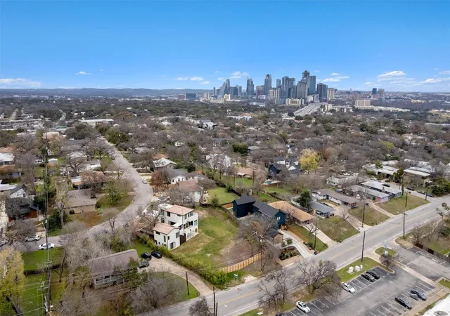 5th image of 1715 Sylvan Dr, Austin, TX 78741 | MLS# 2996988