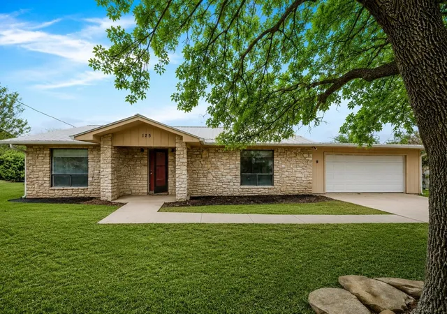 Homes for sale in Sunrise Beach, TX | 125 Winding Wy, Sunrise Beach, TX 78643 | MLS# 1335236