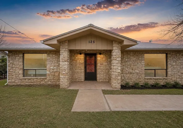 Homes for sale in Sunrise Beach, TX | 125 Winding Wy, Sunrise Beach, TX 78643 | MLS# 1335236