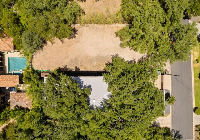 2nd image of 2202 Matthews Dr, Austin, TX 78703 | MLS# 6019792
