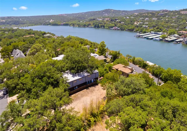 3rd image of 2202 Matthews Dr, Austin, TX 78703 | MLS# 6019792