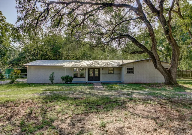 Photo 3 of Single family home for sale at 11811 Sleepy Holw Rd, Manchaca, TX 78652 | MLS# 8289825 | Listing updated on 2026-08-26