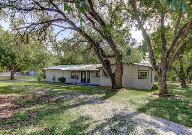 Photo 3 of Single family home for sale at 11811 Sleepy Holw Rd, Manchaca, TX 78652 | MLS# 8289825 | Listing updated on 2026-08-26