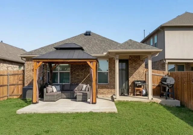 Photo 2 of Single family home for sale at 425 Shiner Ln, Georgetown, TX 78626 | MLS# 5172615 | Listing updated on 2026-06-02