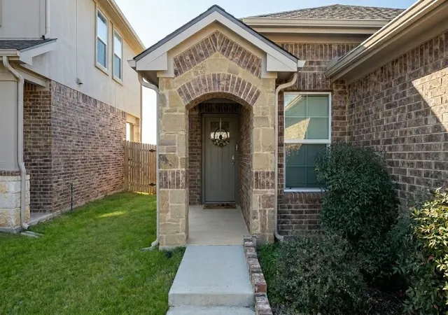 Photo 3 of Single family home for sale at 425 Shiner Ln, Georgetown, TX 78626 | MLS# 5172615 | Listing updated on 2026-06-02