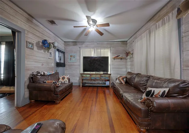 4th image of 309 Anderson St, Schulenburg, TX 78956 | MLS# 2806526