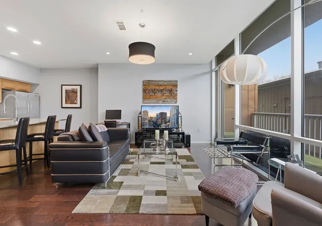 Listing Photo 4 - Condo for sale in building located at 1600 Barton Springs Rd, Austin, TX 78704 - Unit #1106