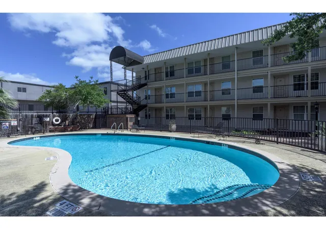 2nd image of 910 Duncan Ln, Austin, TX 78705