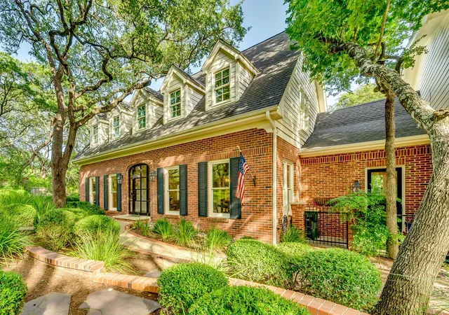 2nd image of 2601 Buckminister Ct, Austin, TX 78746 | MLS# 1832342