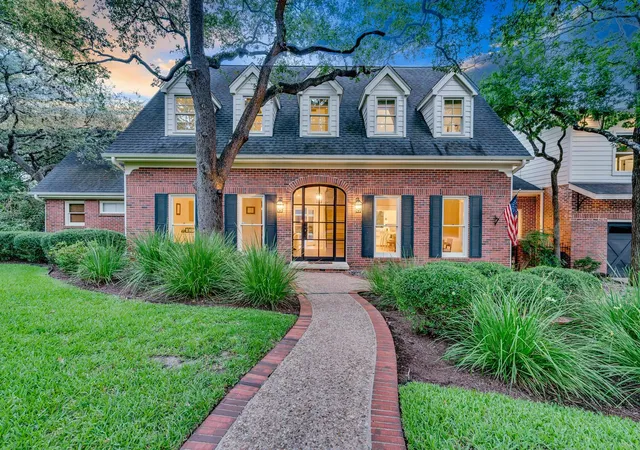 3rd image of 2601 Buckminister Ct, Austin, TX 78746 | MLS# 1832342