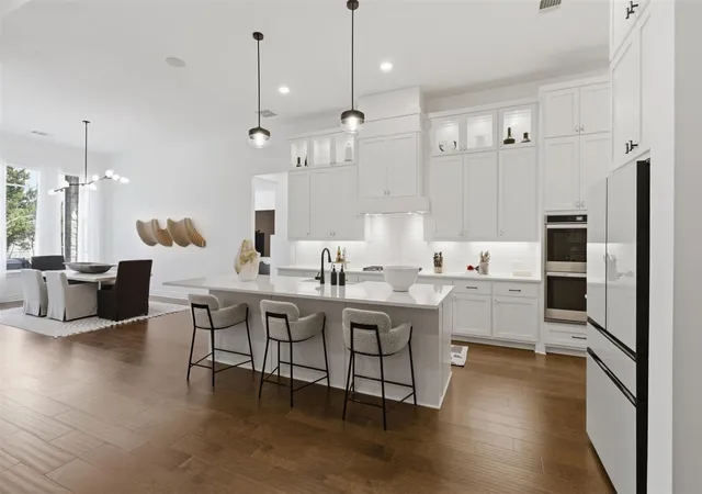 Photo 2 of Single family home for sale at 6101 Diversion Cir, Lago Vista, TX 78645 | MLS# 5920707 | Listing updated on 2026-09-23