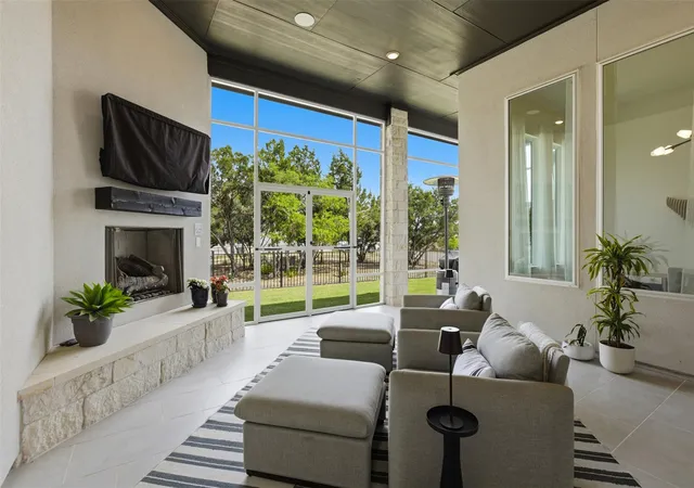 Photo 3 of Single family home for sale at 6101 Diversion Cir, Lago Vista, TX 78645 | MLS# 5920707 | Listing updated on 2026-09-23