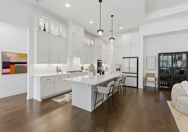 Photo 4 of Single family home for sale at 6101 Diversion Cir, Lago Vista, TX 78645 | MLS# 5920707 | Listing updated on 2026-09-23