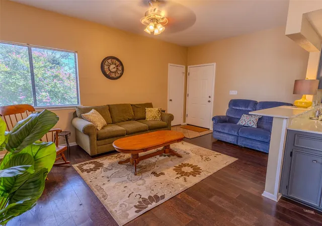 2nd image of 1013 Chestnut St #4, San Marcos, TX 78666 | MLS# 2867527
