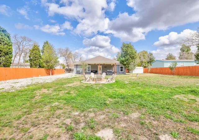 Photo 3 of Single family home for sale at 421 Las Lomas Dr, Elgin, TX 78621 | MLS# 7190861 | Listing updated on 2026-08-19