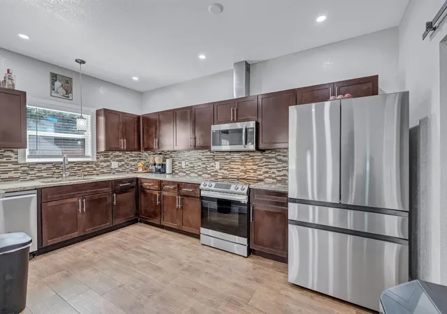 Photo 3 of Single family home for sale at 421 Las Lomas Dr, Elgin, TX 78621 | MLS# 7190861 | Listing updated on 2026-08-19