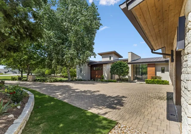 Photo 4 of Single family home for sale at 8708 Acuarela Ct, Austin, TX 78735 | MLS# 7988061 | Listing updated on 2026-10-02