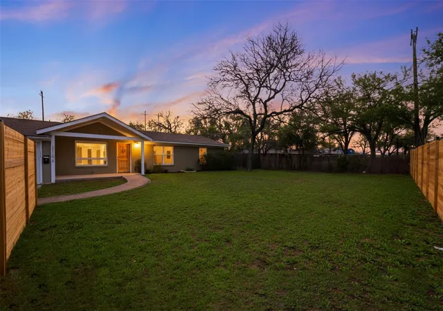 4th image of 5510 Manor Rd #A, Austin, TX 78723 | MLS# 1525303