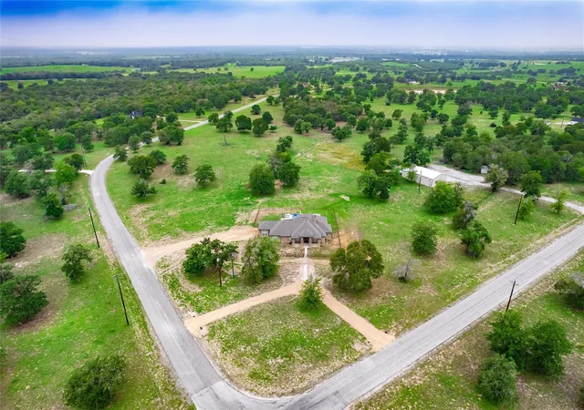 3rd image of 494 Flash Cir, Luling, TX 78648 | MLS# 5338093