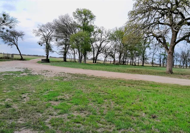 3rd image of 1042 Los Ranchitos Rd, Cameron, TX 76520 | MLS# 5241009